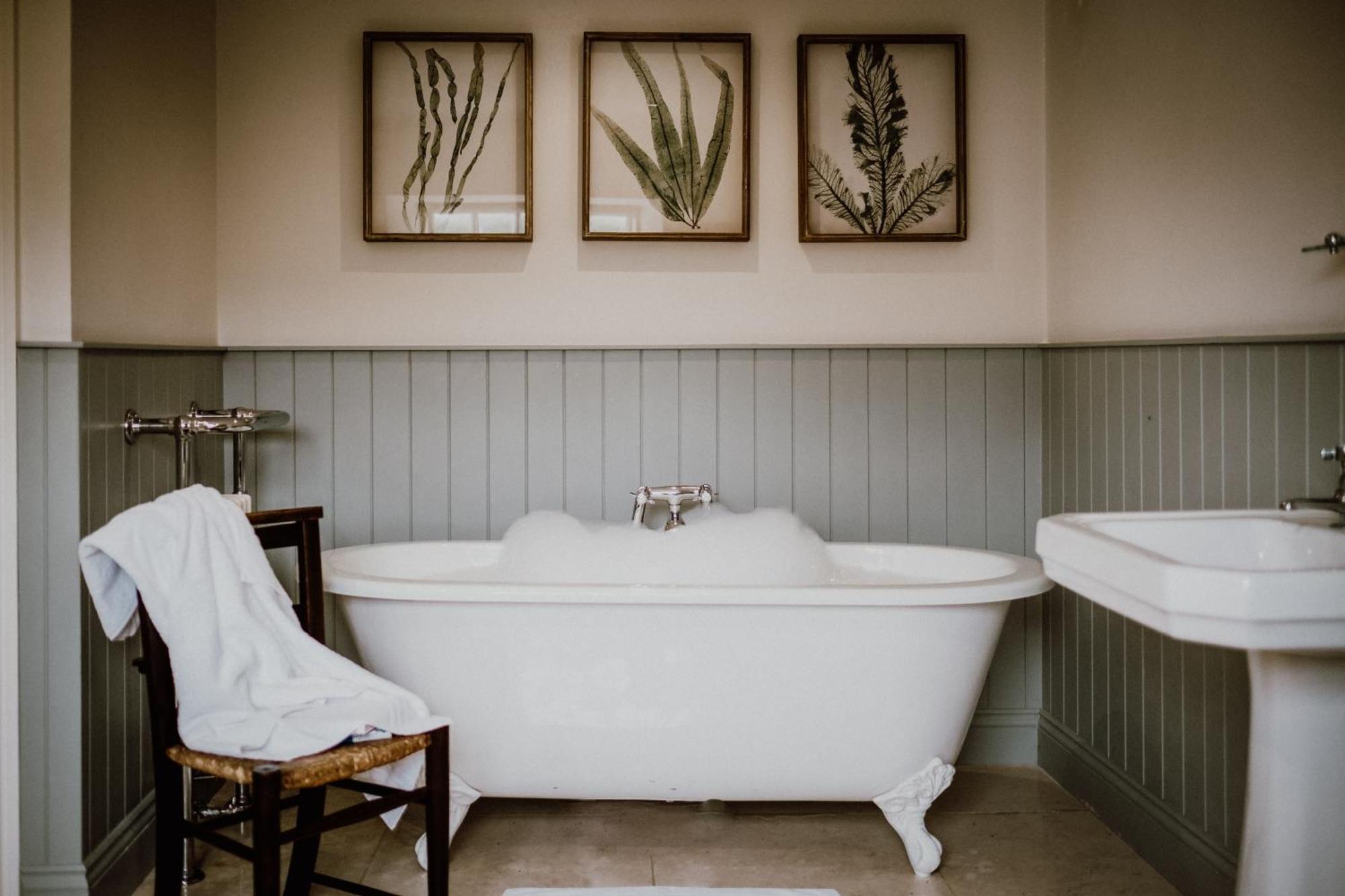 The Hare & Hounds Inn Bowland Bridge Eksteriør bilde